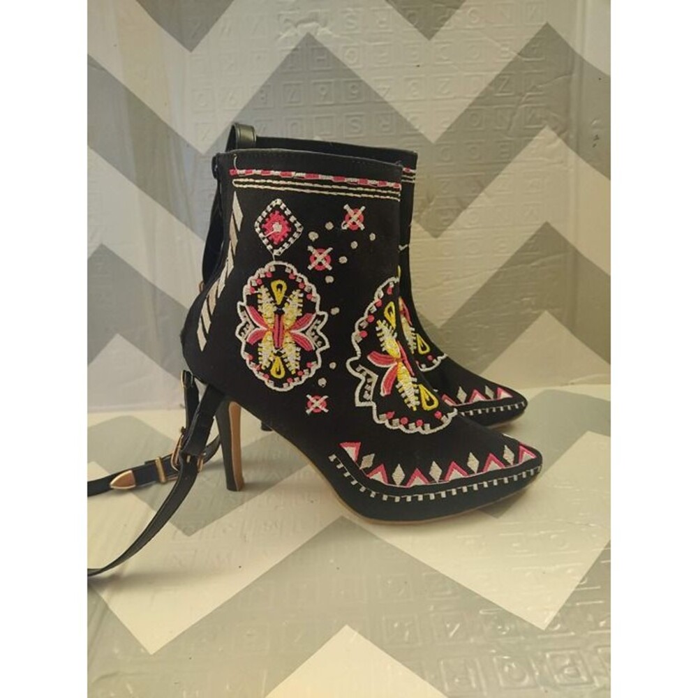 Unique Embroidered stiletto boots size 38 EU or 7.5 - 8 US